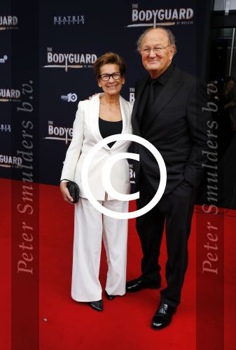 Utrecht 27 september 2015
Premiere the bodyguard met oa Romy Monteiro Mark v Eeuwen  Carolina Dijkhuizen en Patrick Martens. Joop en Janine v d Ende