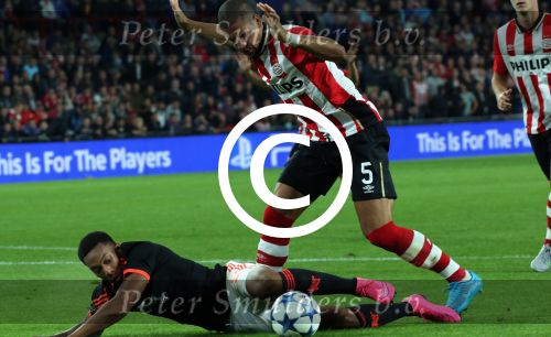 Eindhoven, 15 September 2015
CL 2015/2016
Eerste wedstrijd PSV-Manchester United, eindstand 2-1
Jeffrey Bruma in duel met Anthony Martial