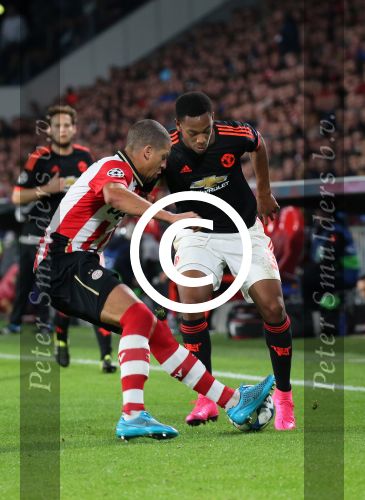 Eindhoven, 15 September 2015
CL 2015/2016
Eerste wedstrijd PSV-Manchester United, eindstand 2-1
Jeffrey Bruma in duel met Anthony Martial