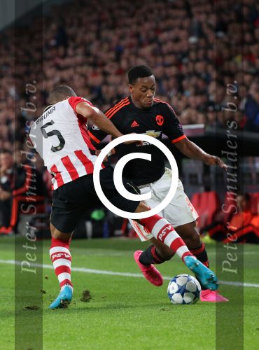 Eindhoven, 15 September 2015
CL 2015/2016
Eerste wedstrijd PSV-Manchester United, eindstand 2-1
Jeffrey Bruma in duel met Anthony Martial