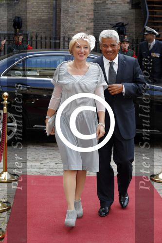 Den Haag 15 september 2015
Prinsjesdag 2015 met Koning Willem Alexander Koningin Maxima prins Constantijn en Prinses Laurentien. Dit jaar wordt de gouden koets voorlopig voor het laatst gebruikt. Jet Bussemaker met man