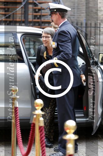 Den Haag 15 september 2015
Prinsjesdag 2015 met Koning Willem Alexander Koningin Maxima prins Constantijn en Prinses Laurentien. Dit jaar wordt de gouden koets voorlopig voor het laatst gebruikt.
Jetta Klijnsma achter de rollater