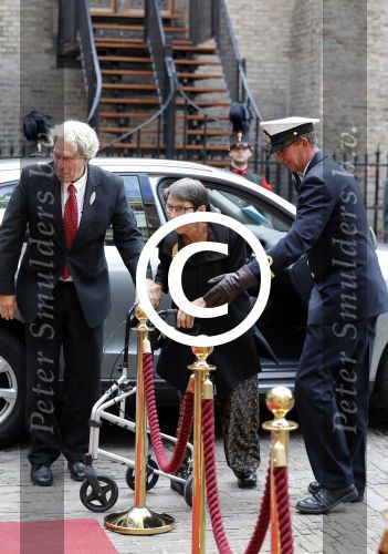 Den Haag 15 september 2015
Prinsjesdag 2015 met Koning Willem Alexander Koningin Maxima prins Constantijn en Prinses Laurentien. Dit jaar wordt de gouden koets voorlopig voor het laatst gebruikt.
Jetta Klijnsma achter de rollater
