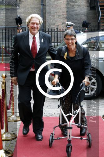 Den Haag 15 september 2015
Prinsjesdag 2015 met Koning Willem Alexander Koningin Maxima prins Constantijn en Prinses Laurentien. Dit jaar wordt de gouden koets voorlopig voor het laatst gebruikt.
Jetta Klijnsma achter de rollater