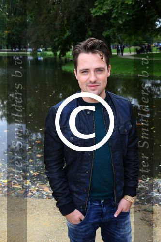 Amsterdam, 21 September 2015
Perspresentatie Dokter Tinus  Dr. Tinus
Job Bovenlander