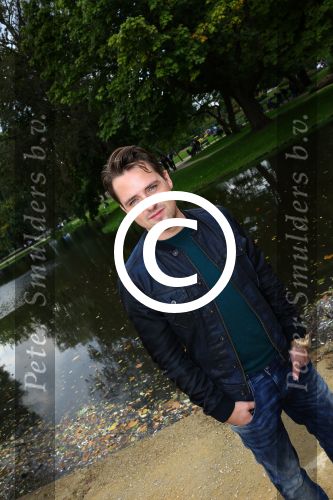 Amsterdam, 21 September 2015
Perspresentatie Dokter Tinus  Dr. Tinus
Job Bovenlander