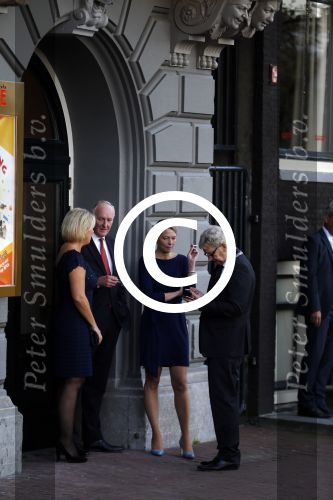 Amsterdam 26 september 2015
200 jaar koninkrijk in carre met oa aanwezig Koning Willem Alexander koningin Maxima en Prinsesd Beatrix.
Johan Remkes en partner rokend samen met Eberhard van der Laan en partner Femke Graas rokend