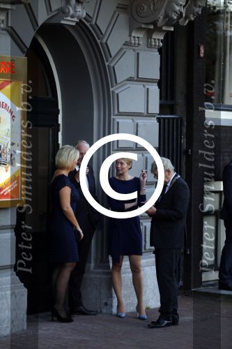 Amsterdam 26 september 2015
200 jaar koninkrijk in carre met oa aanwezig Koning Willem Alexander koningin Maxima en Prinsesd Beatrix.
Johan Remkes en partner rokend samen met Eberhard van der Laan en partner Femke Graas rokend