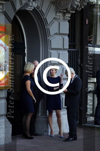 Amsterdam 26 september 2015
200 jaar koninkrijk in carre met oa aanwezig Koning Willem Alexander koningin Maxima en Prinsesd Beatrix.
Johan Remkes en partner rokend samen met Eberhard van der Laan en partner Femke Graas rokend