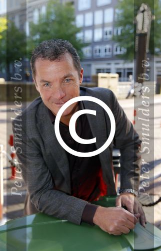 Amsterdam 30 september 2015
Boekpresenatie Joop van Tellingen in Players. Aanwezig Dennis Ria Nathalie en Fender v Tellingen alsmede rest van de familie. John de Bever