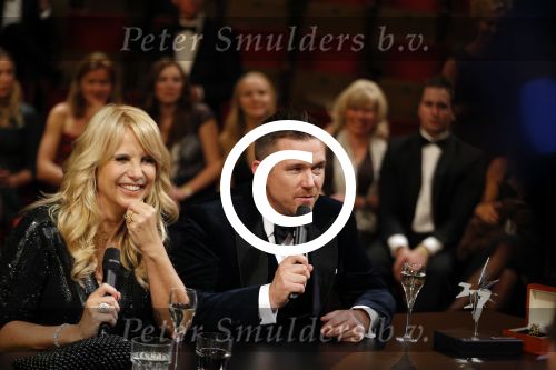 Amsterdam 15 oktober 2015
Uitreiking van de 50e televizierring in carre. Johnny de Mol wint de tv ster en de ring voor Syndroom en Linda de Mol krijgt Oevre prijs.