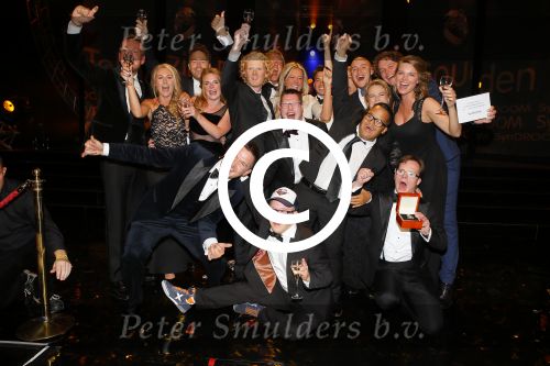 Amsterdam 15 oktober 2015
Uitreiking van de 50e televizierring in carre. Johnny de Mol wint de tv ster en de ring voor Syndroom en Linda de Mol krijgt Oevre prijs.
