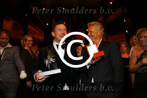 Amsterdam 15 oktober 2015
Uitreiking van de 50e televizierring in carre. Johnny de Mol wint de tv ster en de ring voor Syndroom en Linda de Mol krijgt Oevre prijs. Johnny met Ereland Galjaard