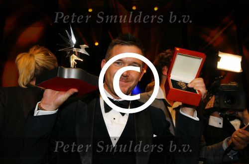 Amsterdam 15 oktober 2015
Uitreiking van de 50e televizierring in carre. Johnny de Mol wint de tv ster en de ring voor Syndroom en Linda de Mol krijgt Oevre prijs.