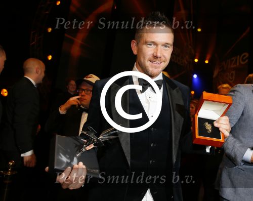 Amsterdam 15 oktober 2015
Uitreiking van de 50e televizierring in carre. Johnny de Mol wint de tv ster en de ring voor Syndroom en Linda de Mol krijgt Oevre prijs.