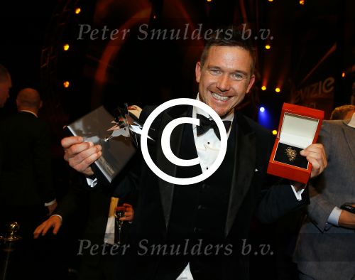 Amsterdam 15 oktober 2015
Uitreiking van de 50e televizierring in carre. Johnny de Mol wint de tv ster en de ring voor Syndroom en Linda de Mol krijgt Oevre prijs.