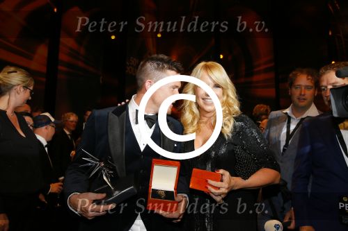 Amsterdam 15 oktober 2015
Uitreiking van de 50e televizierring in carre. Johnny de Mol wint de tv ster en de ring voor Syndroom en Linda de Mol krijgt Oevre prijs.