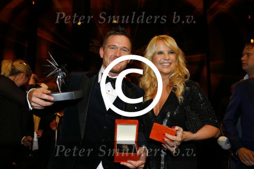 Amsterdam 15 oktober 2015
Uitreiking van de 50e televizierring in carre. Johnny de Mol wint de tv ster en de ring voor Syndroom en Linda de Mol krijgt Oevre prijs.