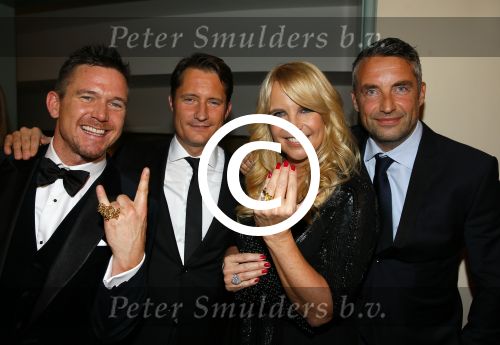 Amsterdam 15 oktober 2015
Uitreiking van de 50e televizierring in carre. Johnny de Mol wint de tv ster en de ring voor Syndroom en Linda de Mol krijgt Oevre prijs. Johnny en Linda met Bert Habets en Mathias Scholten