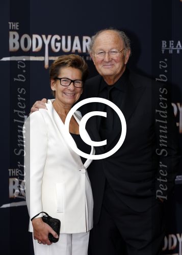 Utrecht 27 september 2015
Premiere the bodyguard met oa Romy Monteiro Mark v Eeuwen  Carolina Dijkhuizen en Patrick Martens. Joop en Janine v d Ende