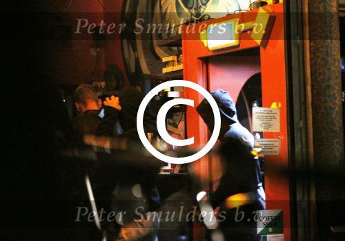 Amsterdam 17 september 2015
Justin Bieber en Martin Garrix gaan eerst naar coffeeshop the greenhouse en vervolgens naar het appartement van Martin Garrix