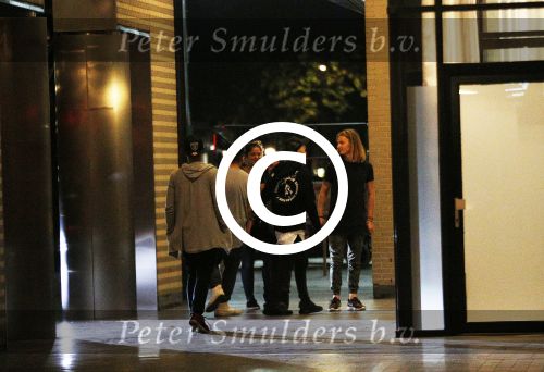Amsterdam 17 september 2015
Justin Bieber en Martin Garrix gaan eerst naar coffeeshop the greenhouse en vervolgens naar het appartement van Martin Garrix