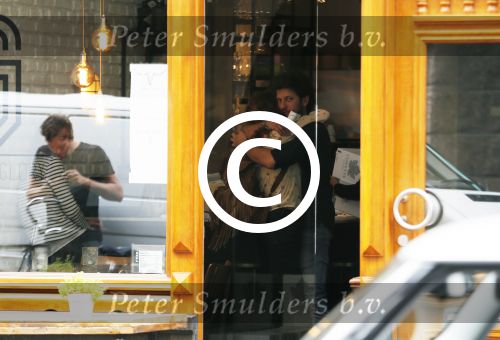 Amsterdam 6 oktober 2015 
Katja Schuurman brnegt haar vriend Freek v Noordwijk van zijn ene restaurant naar zijn andere restaurant ion Amsterdam