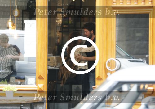 Amsterdam 6 oktober 2015 
Katja Schuurman brnegt haar vriend Freek v Noordwijk van zijn ene restaurant naar zijn andere restaurant ion Amsterdam
