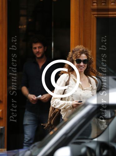 Amsterdam 6 oktober 2015 
Katja Schuurman brnegt haar vriend Freek v Noordwijk van zijn ene restaurant naar zijn andere restaurant ion Amsterdam