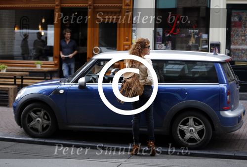 Amsterdam 6 oktober 2015 
Katja Schuurman brnegt haar vriend Freek v Noordwijk van zijn ene restaurant naar zijn andere restaurant ion Amsterdam
