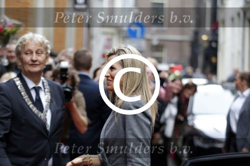 Amsterdam 6 oktober 2015
Koningin Maxima bij symposium platform wijzer in geldzaken in het Tobacco theater, 
Eberhard v d Laan ontvangt haar.