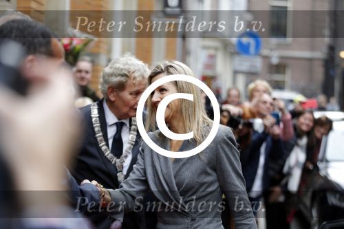 Amsterdam 6 oktober 2015
Koningin Maxima bij symposium platform wijzer in geldzaken in het Tobacco theater, 
Eberhard v d Laan ontvangt haar.