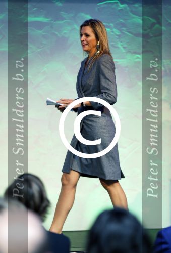 Amsterdam 6 oktober 2015
Koningin Maxima bij symposium platform wijzer in geldzaken in het Tobacco theater, 
Eberhard v d Laan ontvangt haar.