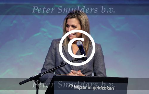 Amsterdam 6 oktober 2015
Koningin Maxima bij symposium platform wijzer in geldzaken in het Tobacco theater, 
Eberhard v d Laan ontvangt haar.