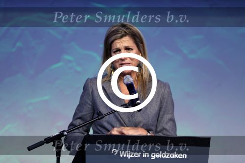 Amsterdam 6 oktober 2015
Koningin Maxima bij symposium platform wijzer in geldzaken in het Tobacco theater, 
Eberhard v d Laan ontvangt haar.