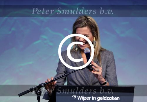 Amsterdam 6 oktober 2015
Koningin Maxima bij symposium platform wijzer in geldzaken in het Tobacco theater, 
Eberhard v d Laan ontvangt haar.