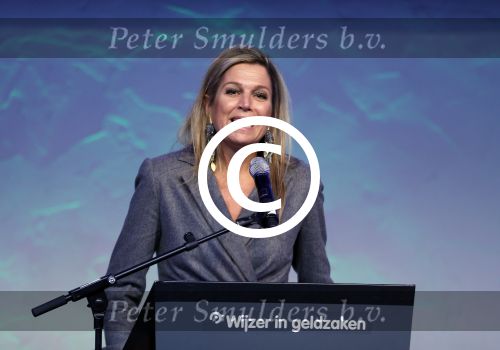 Amsterdam 6 oktober 2015
Koningin Maxima bij symposium platform wijzer in geldzaken in het Tobacco theater, 
Eberhard v d Laan ontvangt haar.