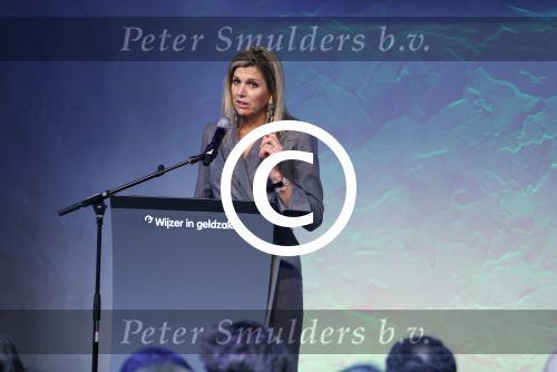 Amsterdam 6 oktober 2015
Koningin Maxima bij symposium platform wijzer in geldzaken in het Tobacco theater, 
Eberhard v d Laan ontvangt haar.