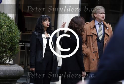 Amsterdam 19 september 2015
Laura Fygi met man op straat in amsterdam zuid.
