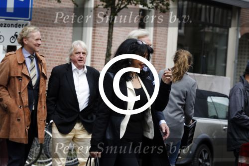 Amsterdam 19 september 2015
Laura Fygi met man op straat in amsterdam zuid.