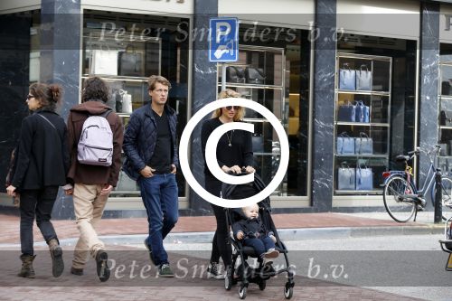 Amsterdam 19 september 2015  
Lieke v Lexmond met Bas v Veggel en hun zoon op de pc hooftstraat