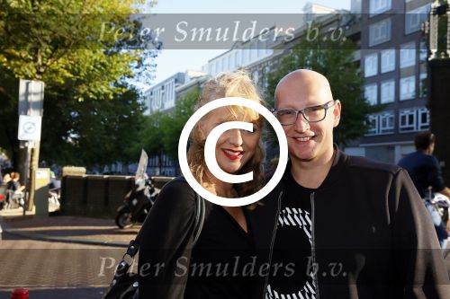 Amsterdam 30 september 2015 
Manon Thomas met vriend bij boekpresentatie Joop v Tellingen