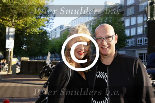 Amsterdam 30 september 2015 
Manon Thomas met vriend bij boekpresentatie Joop v Tellingen
