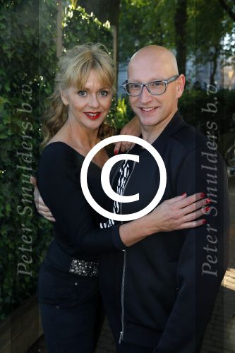Amsterdam 30 september 2015 
Manon Thomas met vriend bij boekpresentatie Joop v Tellingen