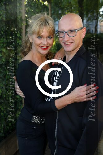 Amsterdam 30 september 2015 
Manon Thomas met vriend bij boekpresentatie Joop v Tellingen