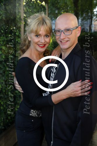 Amsterdam 30 september 2015 
Manon Thomas met vriend bij boekpresentatie Joop v Tellingen