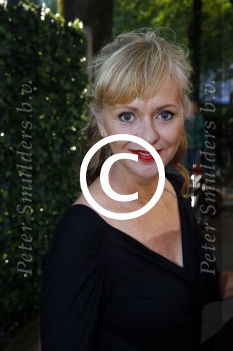 Amsterdam 30 september 2015 
Manon Thomas met vriend bij boekpresentatie Joop v Tellingen