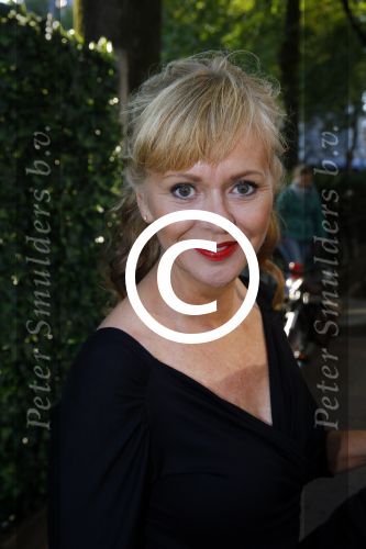 Amsterdam 30 september 2015 
Manon Thomas met vriend bij boekpresentatie Joop v Tellingen
