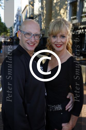 Amsterdam 30 september 2015 
Manon Thomas met vriend bij boekpresentatie Joop v Tellingen