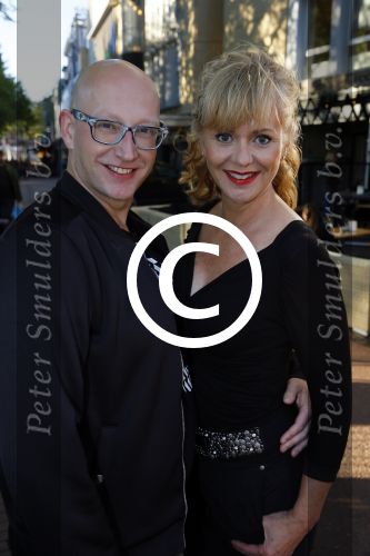 Amsterdam 30 september 2015 
Manon Thomas met vriend bij boekpresentatie Joop v Tellingen